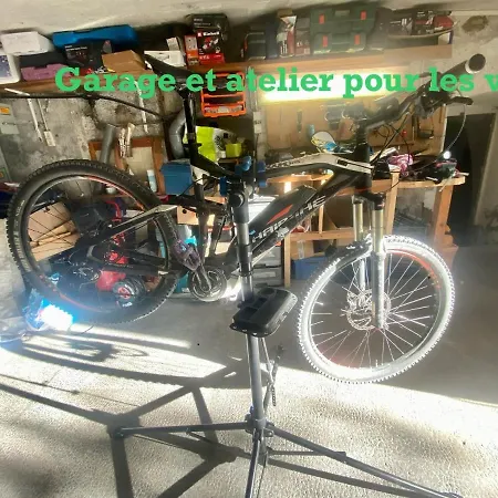 Grand Classe 4 Etoiles Avec Jardin Et Garage Velo, Moto *