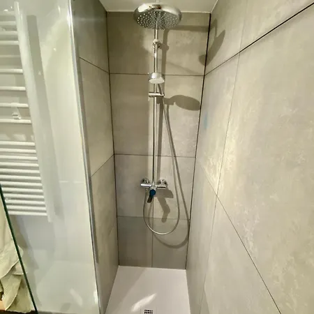 Apartment Grand Classe 4 Etoiles Avec Jardin Et Garage Velo, Moto